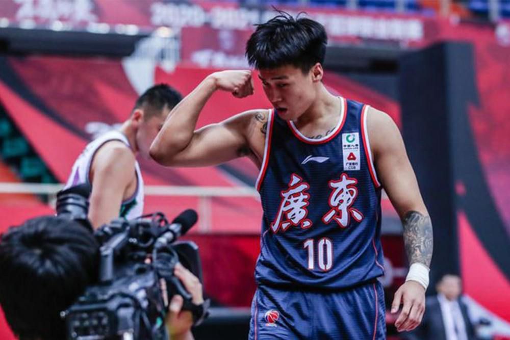 上气的角色灵感来源是李小龙的《龙争虎斗》，他是反派傅满洲的儿子，出生于湖南，母亲是白人